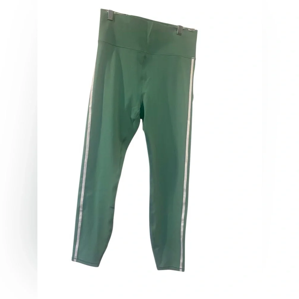 78. NWT Vuori track leggings Size L